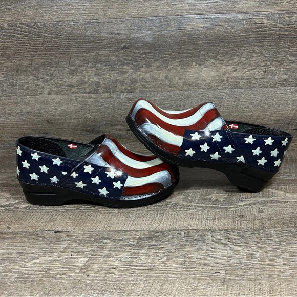 Sanita Hand Painted Clogs Patriotic Stars Stripes Flag Womens 41 EU/9.5-10 US - Picture 2 of 11